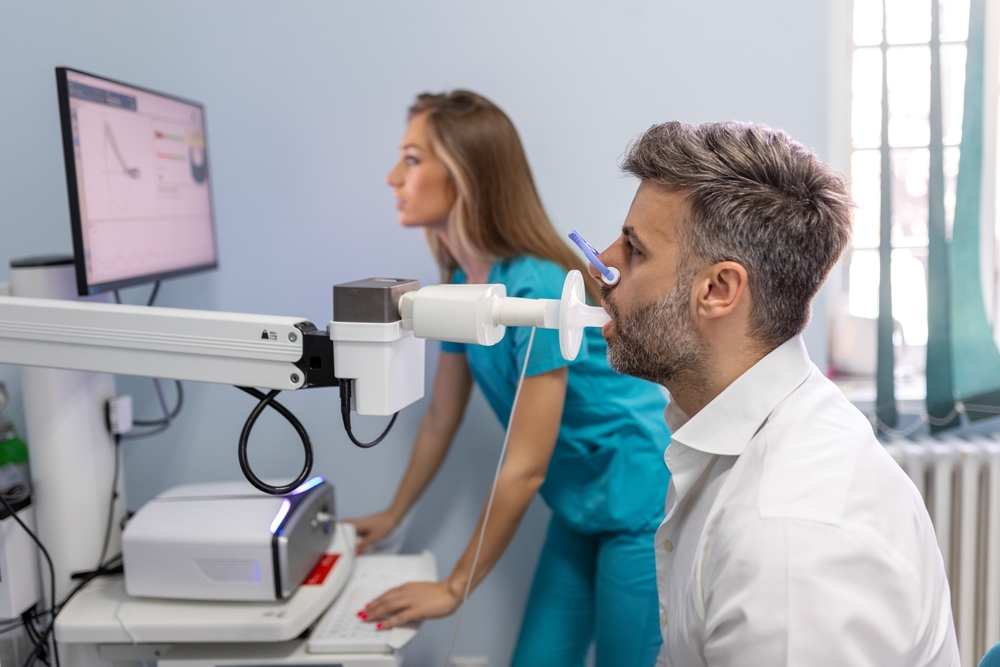 Man,Performing,Pulmonary,Function,Test,And,Spirometry,Using,Spirometer,At