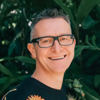 Dr Chris Davis